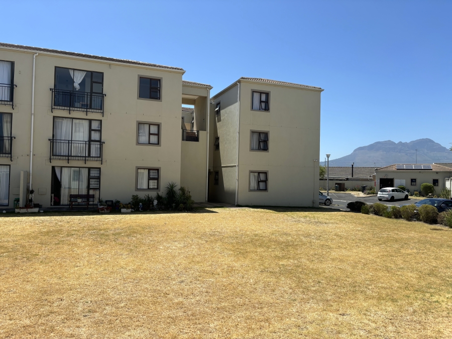 2 Bedroom Property for Sale in Guldenland Western Cape